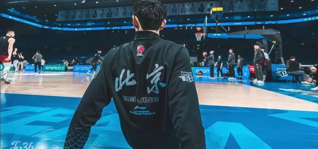 赛后体能课后，北京首钢绝杀压哨备战CBA常规赛，目标明确，高层口径保持一致的简单介绍